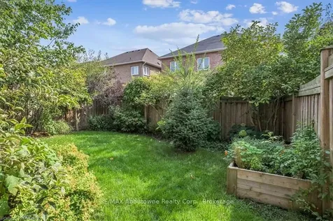 2474 Kwinter Road Oakville ON L6M 0K6