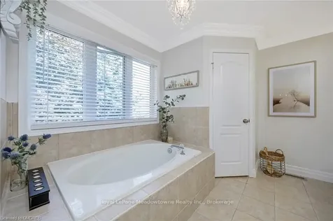 975 Stearn Place Milton ON L9T 6N3