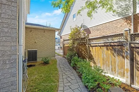 975 Stearn Place Milton ON L9T 6N3