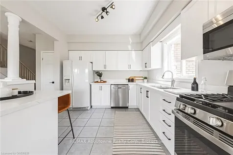 2268 Greenway Terrace Burlington ON L7M 4N5