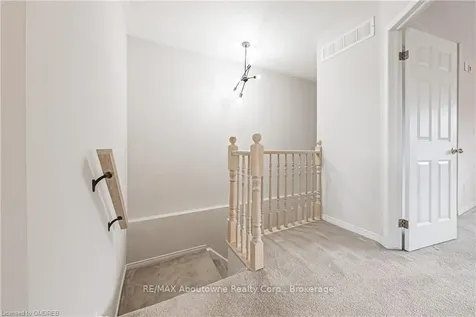 2268 Greenway Terrace Burlington ON L7M 4N5