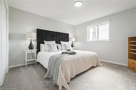 2268 Greenway Terrace Burlington ON L7M 4N5