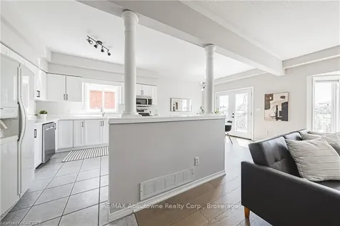 2268 Greenway Terrace Burlington ON L7M 4N5