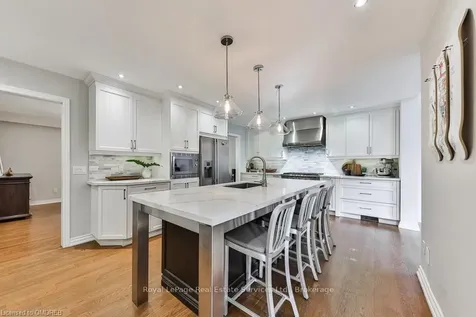 2324 Cheverie Street Oakville ON L6J 5W4
