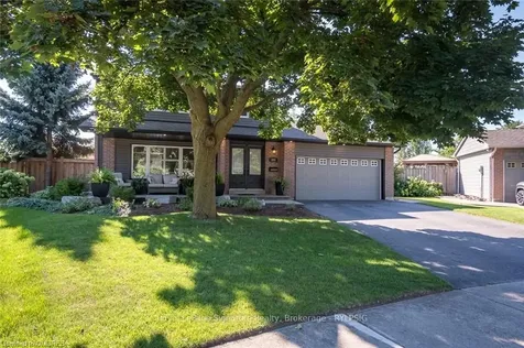844 Bishop Court Milton ON L9T 3N1