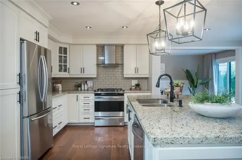 844 Bishop Court Milton ON L9T 3N1
