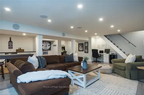 844 Bishop Court Milton ON L9T 3N1