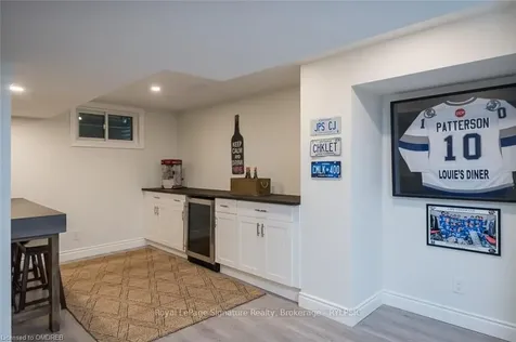 844 Bishop Court Milton ON L9T 3N1