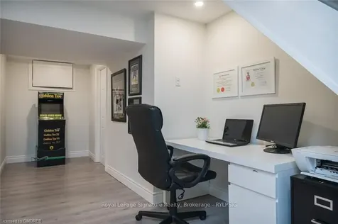 844 Bishop Court Milton ON L9T 3N1