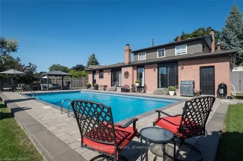 844 Bishop Court Milton ON L9T 3N1