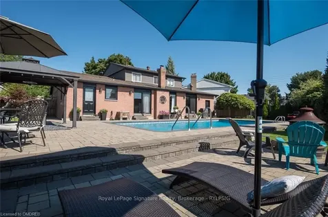 844 Bishop Court Milton ON L9T 3N1