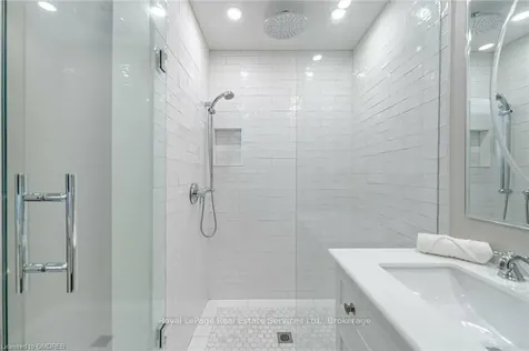 331 Robinson Street Oakville ON L6H 1H1