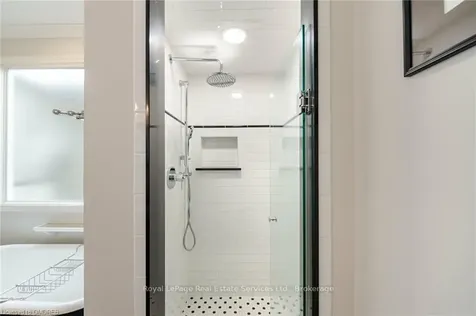 331 Robinson Street Oakville ON L6H 1H1