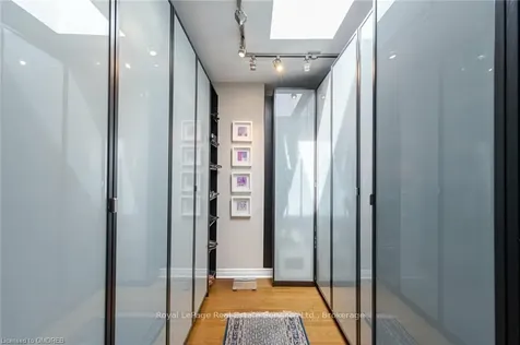 331 Robinson Street Oakville ON L6H 1H1