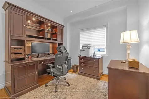 1533 Pinery Crescent Oakville ON L6H 7J9