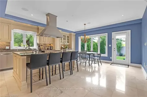 1533 Pinery Crescent Oakville ON L6H 7J9