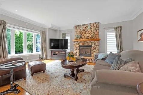 1533 Pinery Crescent Oakville ON L6H 7J9