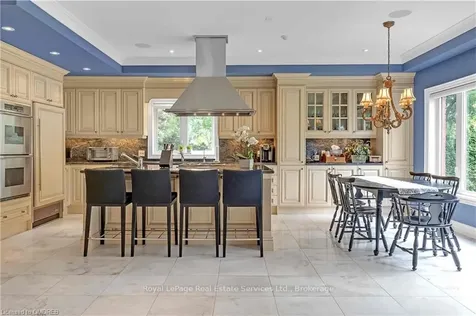 1533 Pinery Crescent Oakville ON L6H 7J9