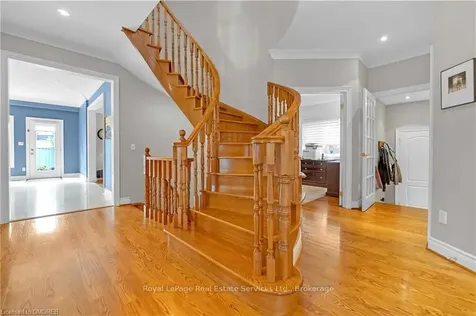 1533 Pinery Crescent Oakville ON L6H 7J9