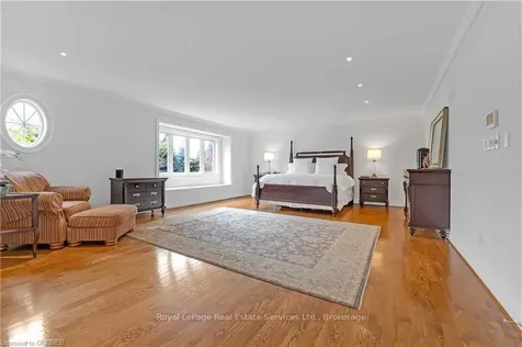 1533 Pinery Crescent Oakville ON L6H 7J9