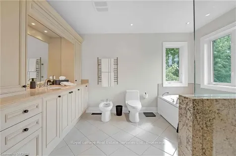 1533 Pinery Crescent Oakville ON L6H 7J9