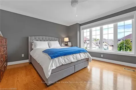 1533 Pinery Crescent Oakville ON L6H 7J9