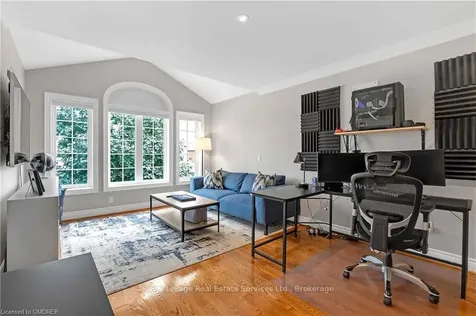 1533 Pinery Crescent Oakville ON L6H 7J9