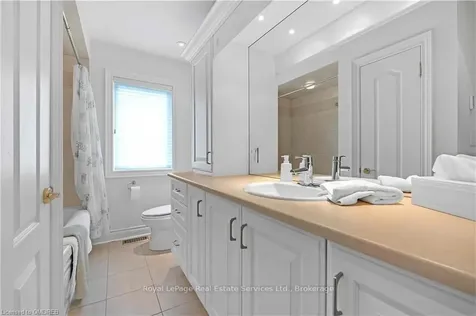1533 Pinery Crescent Oakville ON L6H 7J9