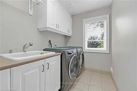 1533 Pinery Crescent Oakville ON L6H 7J9