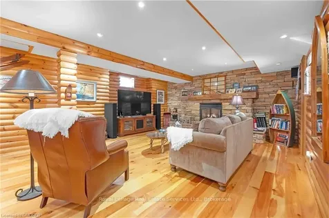 1533 Pinery Crescent Oakville ON L6H 7J9