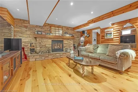 1533 Pinery Crescent Oakville ON L6H 7J9