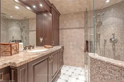 1533 Pinery Crescent Oakville ON L6H 7J9