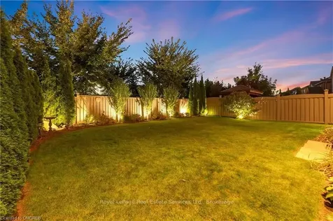 1533 Pinery Crescent Oakville ON L6H 7J9