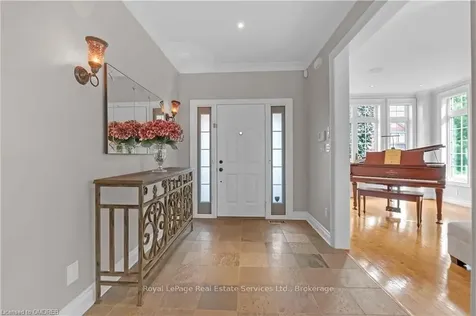 1533 Pinery Crescent Oakville ON L6H 7J9