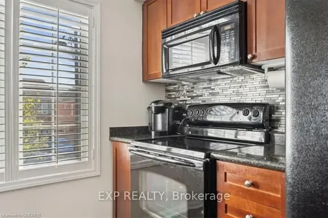 949 Hasselfeldt Heights Milton ON L9T 0M5