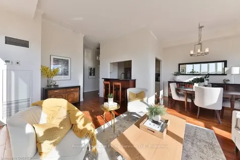 2511 Lakeshore Road W Oakville ON L6L 6L9
