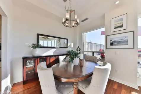 2511 Lakeshore Road W Oakville ON L6L 6L9