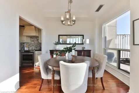 2511 Lakeshore Road W Oakville ON L6L 6L9