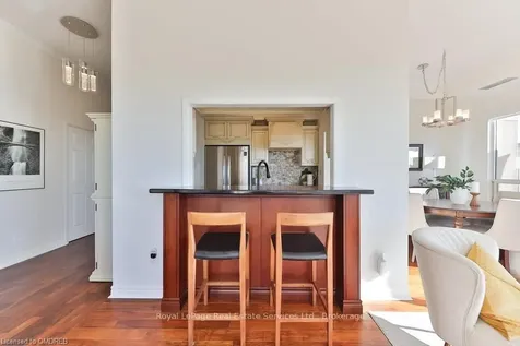 2511 Lakeshore Road W Oakville ON L6L 6L9