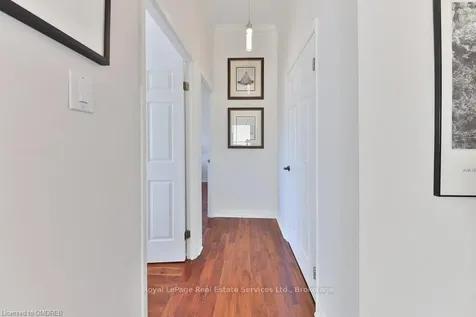 2511 Lakeshore Road W Oakville ON L6L 6L9
