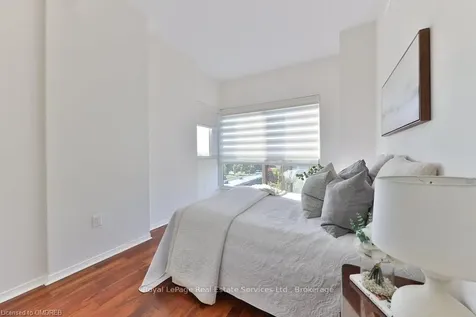 2511 Lakeshore Road W Oakville ON L6L 6L9