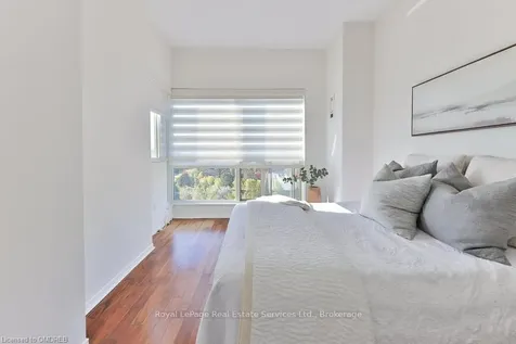 2511 Lakeshore Road W Oakville ON L6L 6L9