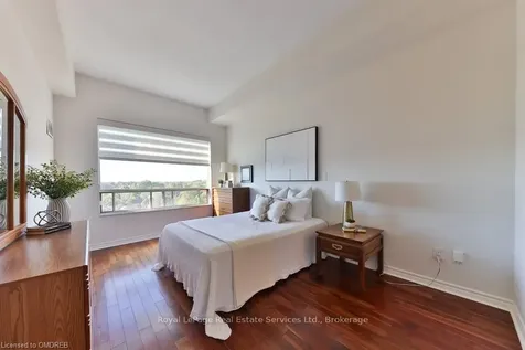 2511 Lakeshore Road W Oakville ON L6L 6L9