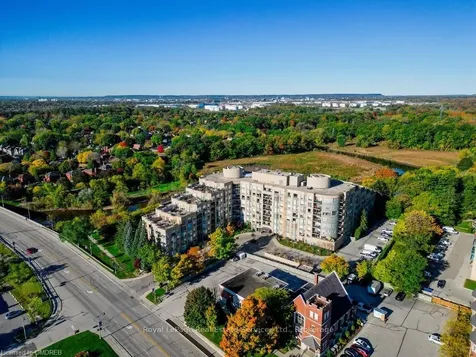 2511 Lakeshore Road W Oakville ON L6L 6L9