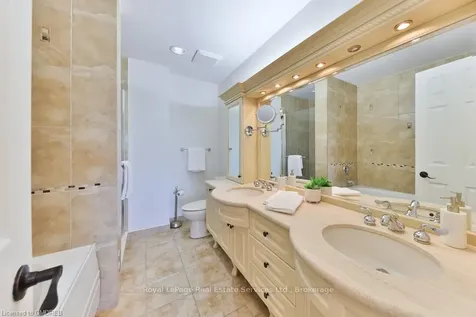 2511 Lakeshore Road W Oakville ON L6L 6L9