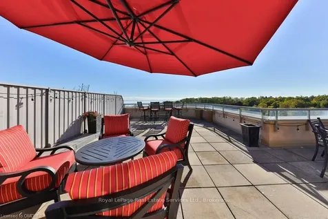 2511 Lakeshore Road W Oakville ON L6L 6L9