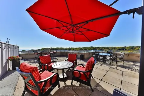 2511 Lakeshore Road W Oakville ON L6L 6L9