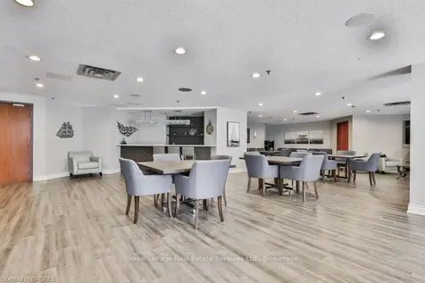 2511 Lakeshore Road W Oakville ON L6L 6L9