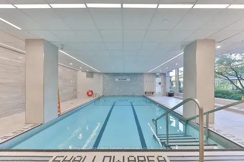 2511 Lakeshore Road W Oakville ON L6L 6L9