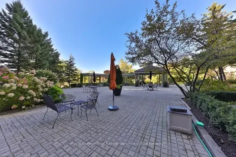 2511 Lakeshore Road W Oakville ON L6L 6L9